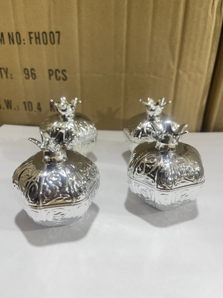 رمانة بلاستك فضي