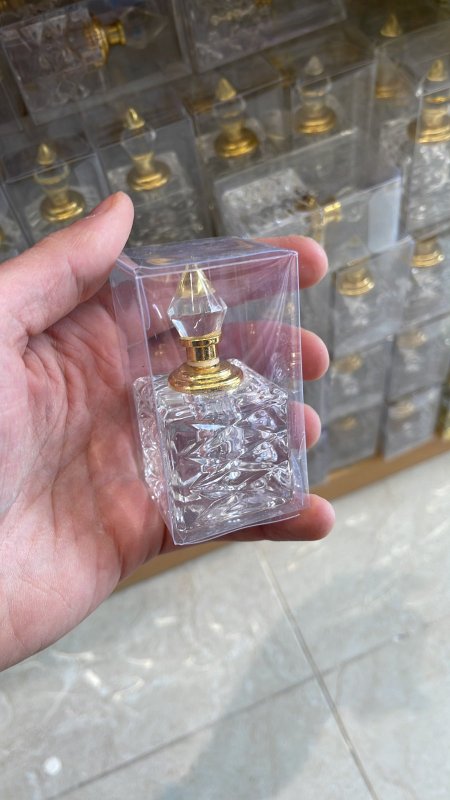 علبة عطر كريستال داخل علبة شفاف (مكعب)