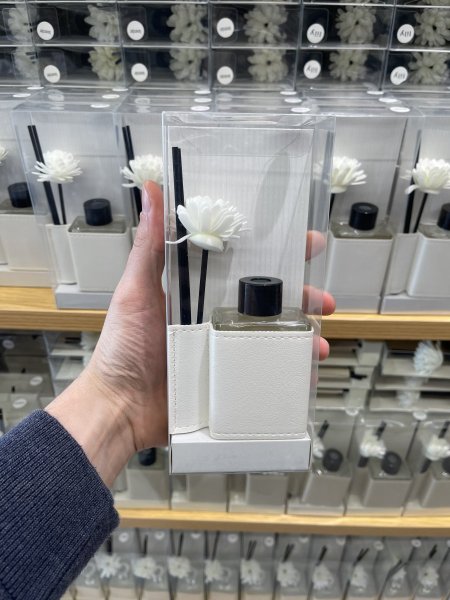 علبة معطر تغليف أبيض (مستطيل كبير)