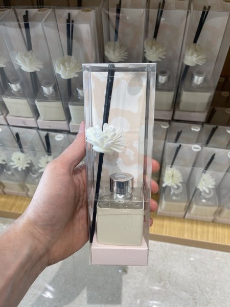 علبة معطر تغليف بيج مربع