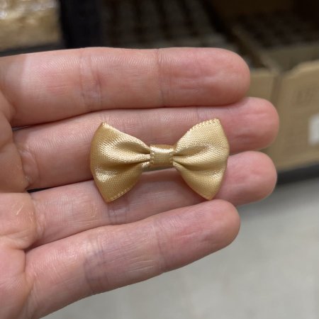 ببيونة صغيرة لون ذهبي (50 ببيونة)