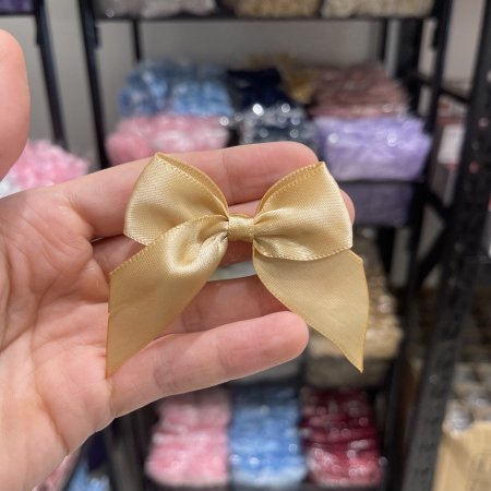 فيونكة كبيرة لون ذهبي (50 فيونكة)