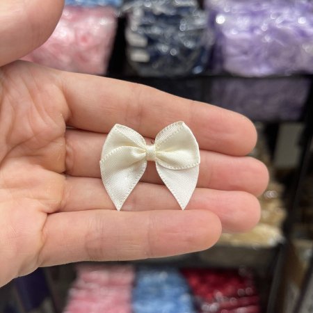 فيونكة صغيرة لون بيج (50 فيونكة)