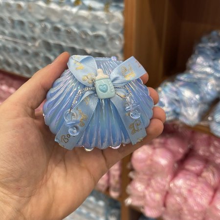 صدفة ازرق مع ببرونة