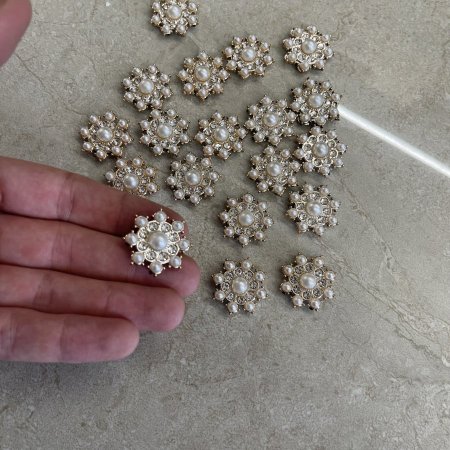 بروش 9 حبات لولو (50 حبة)