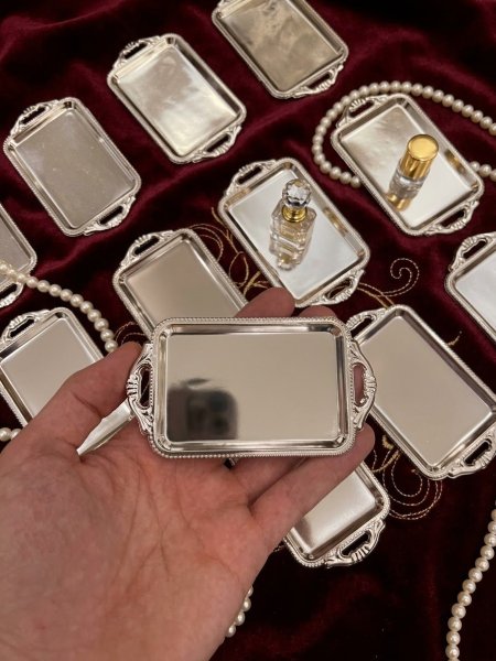 صواني توزيعات بلاستك فضي